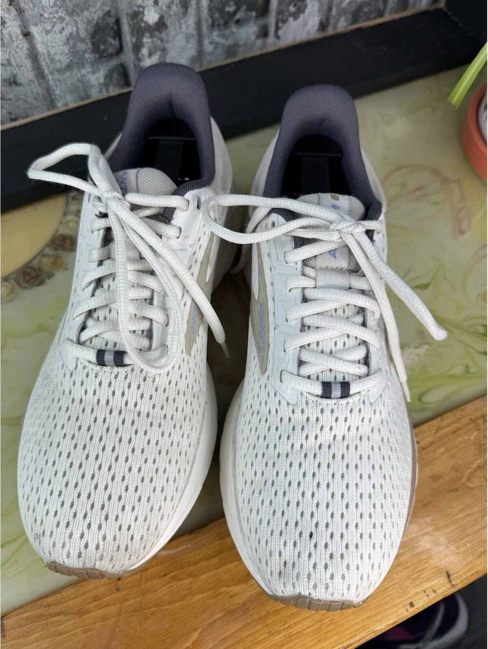 Brooks 1204031B131 Women’s White/Gray/Beige Low Top Lace-Up Logo Mesh Rubber